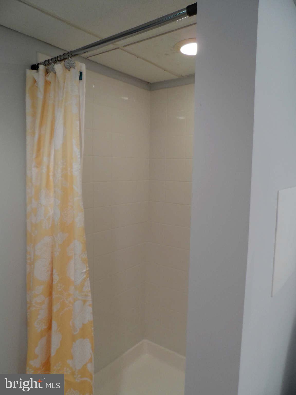 12406 Feldon Street Silver Spring, MD 20906 - Photo 18 of 20 Bath
