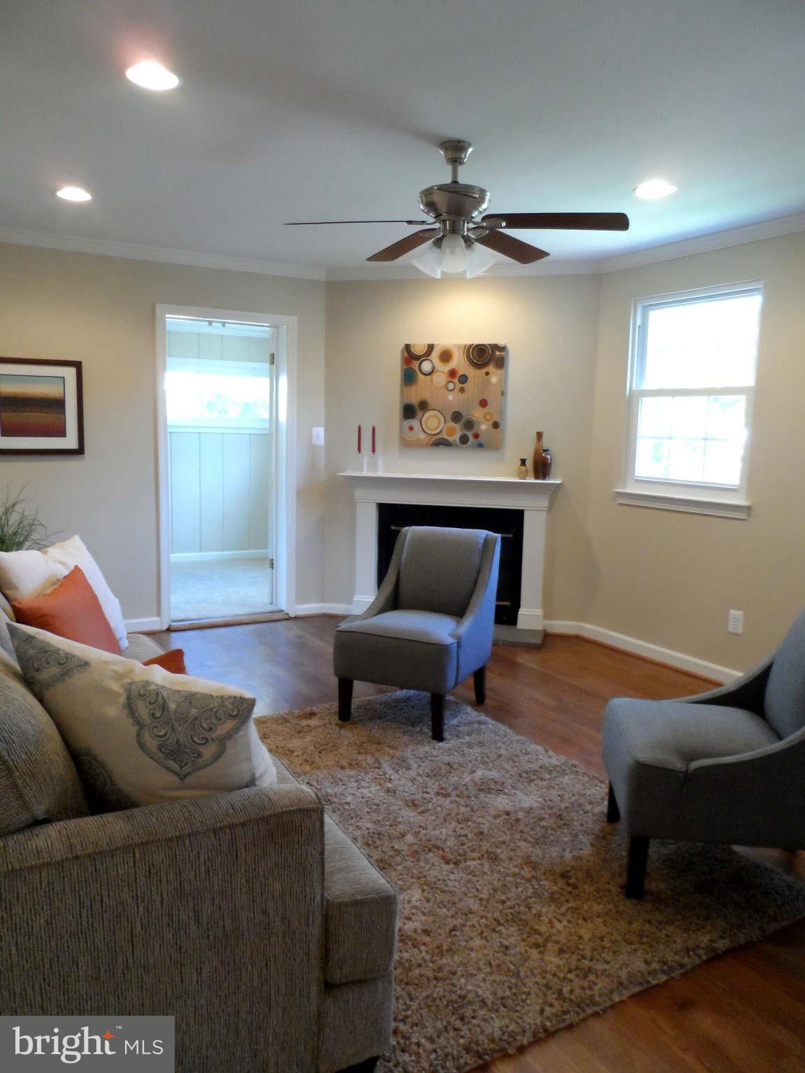 12406 Feldon Street Silver Spring, MD 20906 - Photo 3 of 20 Living Room