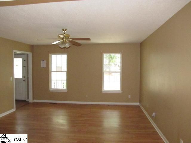 102 Edwards Avenue Greer, SC 29650 - Photo 4 of 10 Gallery Image 4