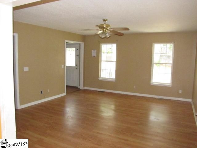 102 Edwards Avenue Greer, SC 29650 - Photo 5 of 10 Gallery Image 5