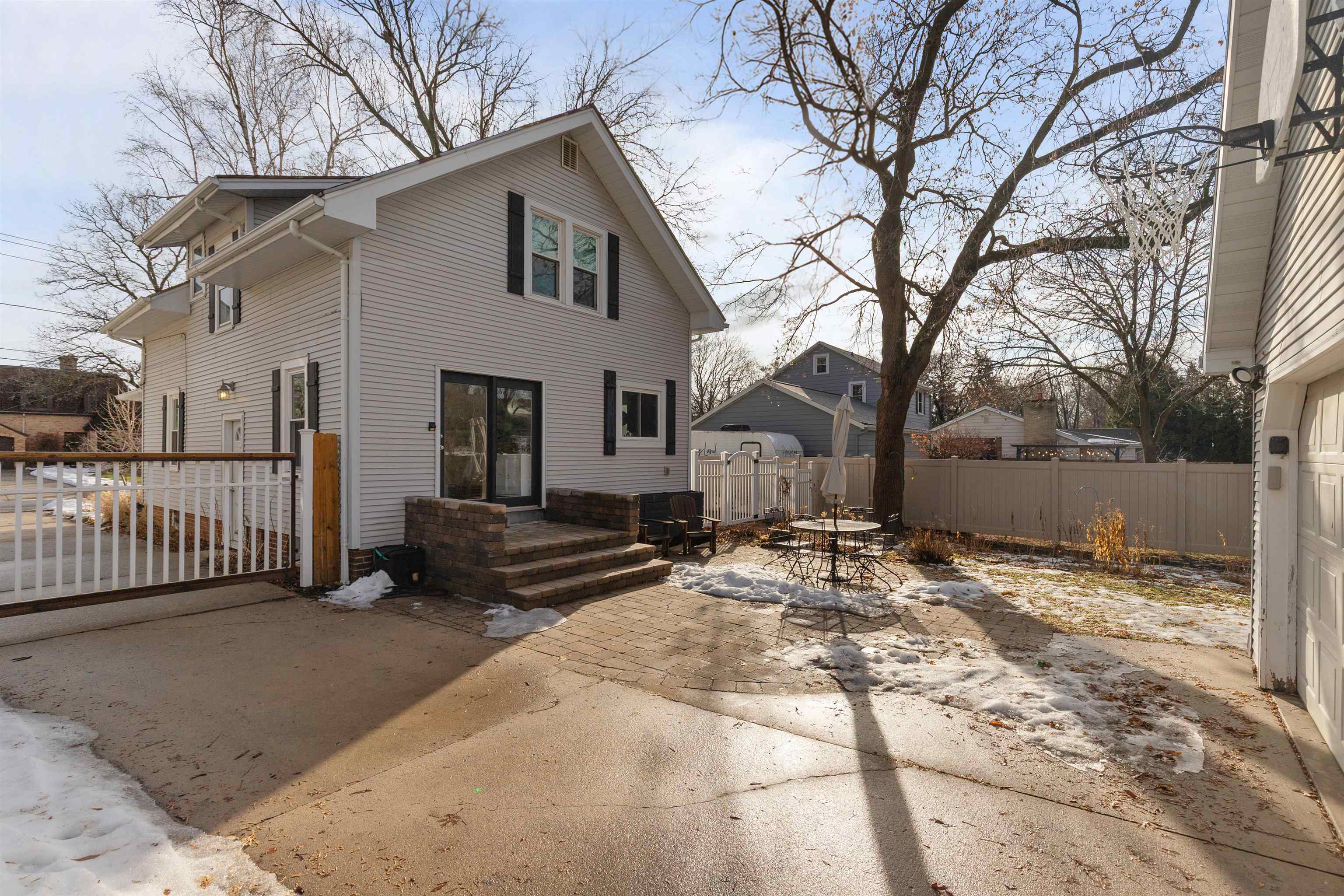 320 11th Street Neenah, WI 54956 - Photo 4 of 46