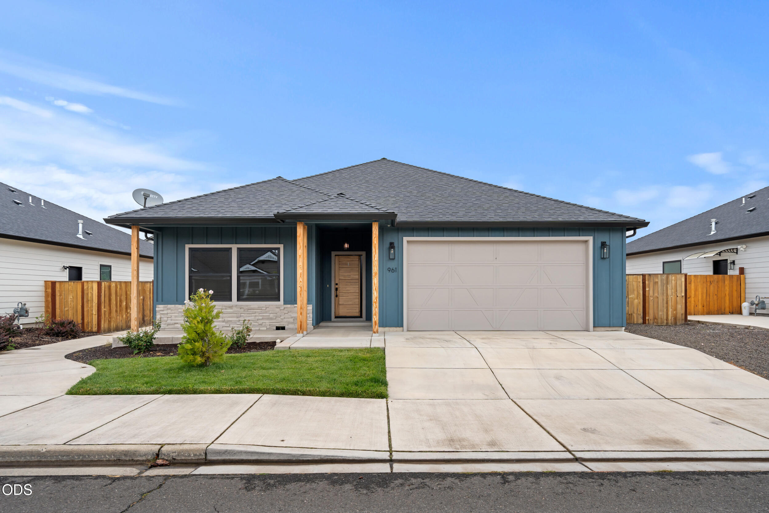 961 Arrowhead Trail Eagle Point, OR 97524 - Photo 1 of 47