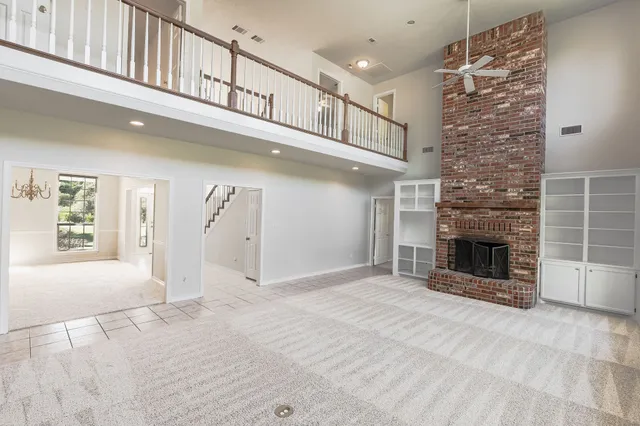 a view of a livingroom with an empty space
