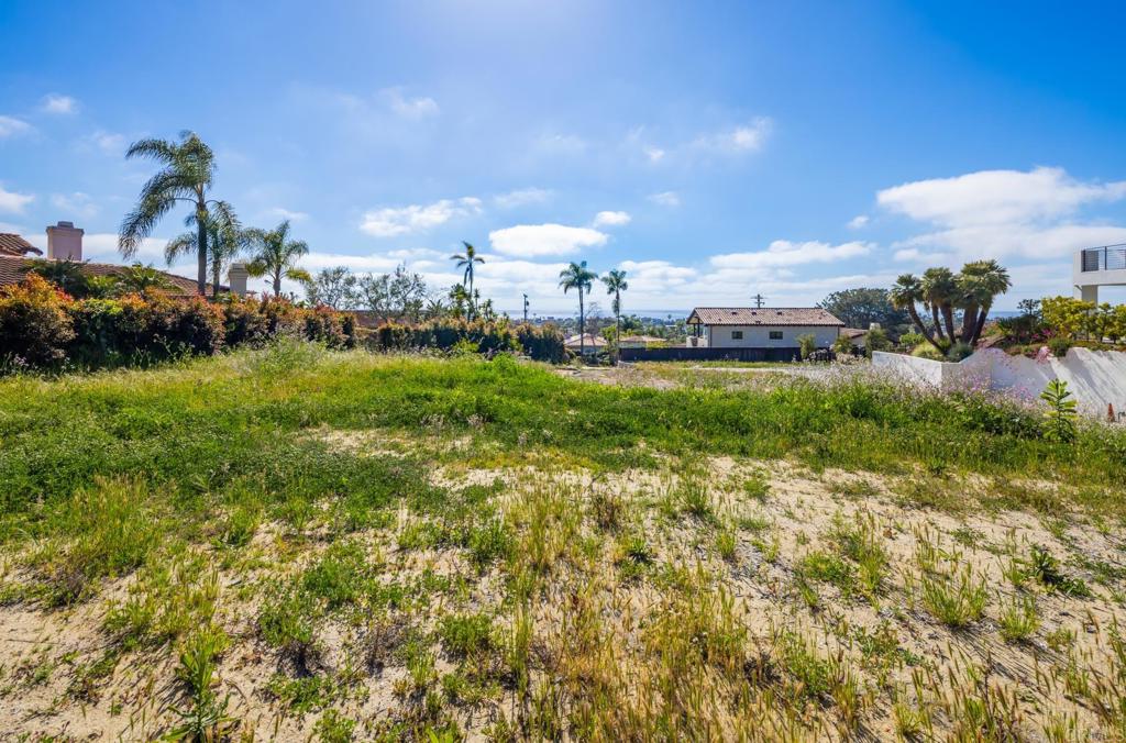 397 Sunset Drive Encinitas, CA 92024 - Photo 10 of 15 a view of a city