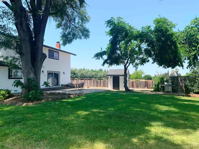 a view of a backyard of the house