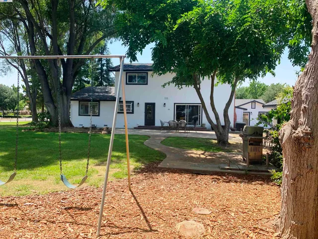 $1,388,800 | 320 Fairview Avenue, Brentwood, CA 94513