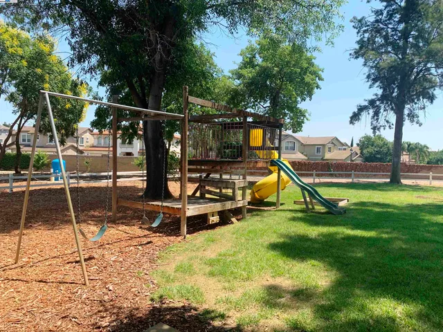 $1,388,800 | 320 Fairview Avenue, Brentwood, CA 94513