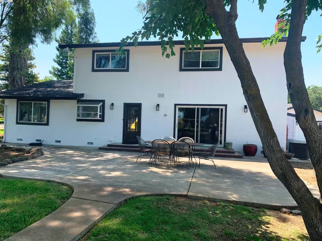 $1,388,800 | 320 Fairview Avenue, Brentwood, CA 94513