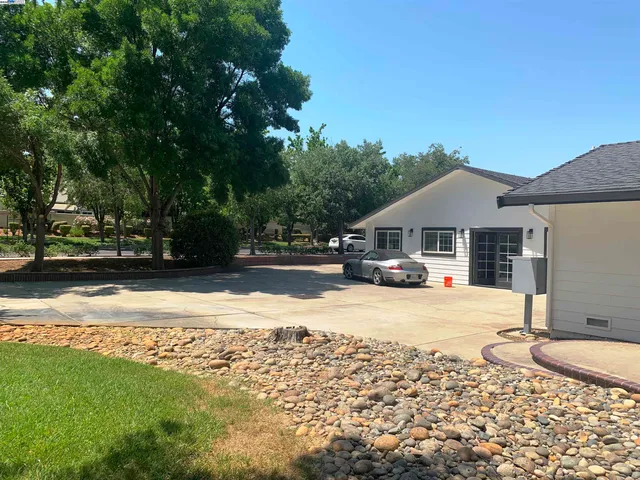 $1,388,800 | 320 Fairview Avenue, Brentwood, CA 94513