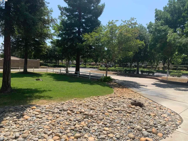 $1,388,800 | 320 Fairview Avenue, Brentwood, CA 94513