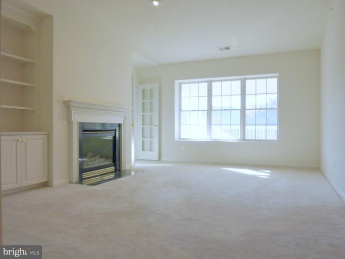 12310 Rosslare Ridge Road, Unit 507 Lutherville-Timonium, MD 21093 - Photo 15 of 18 Living Room