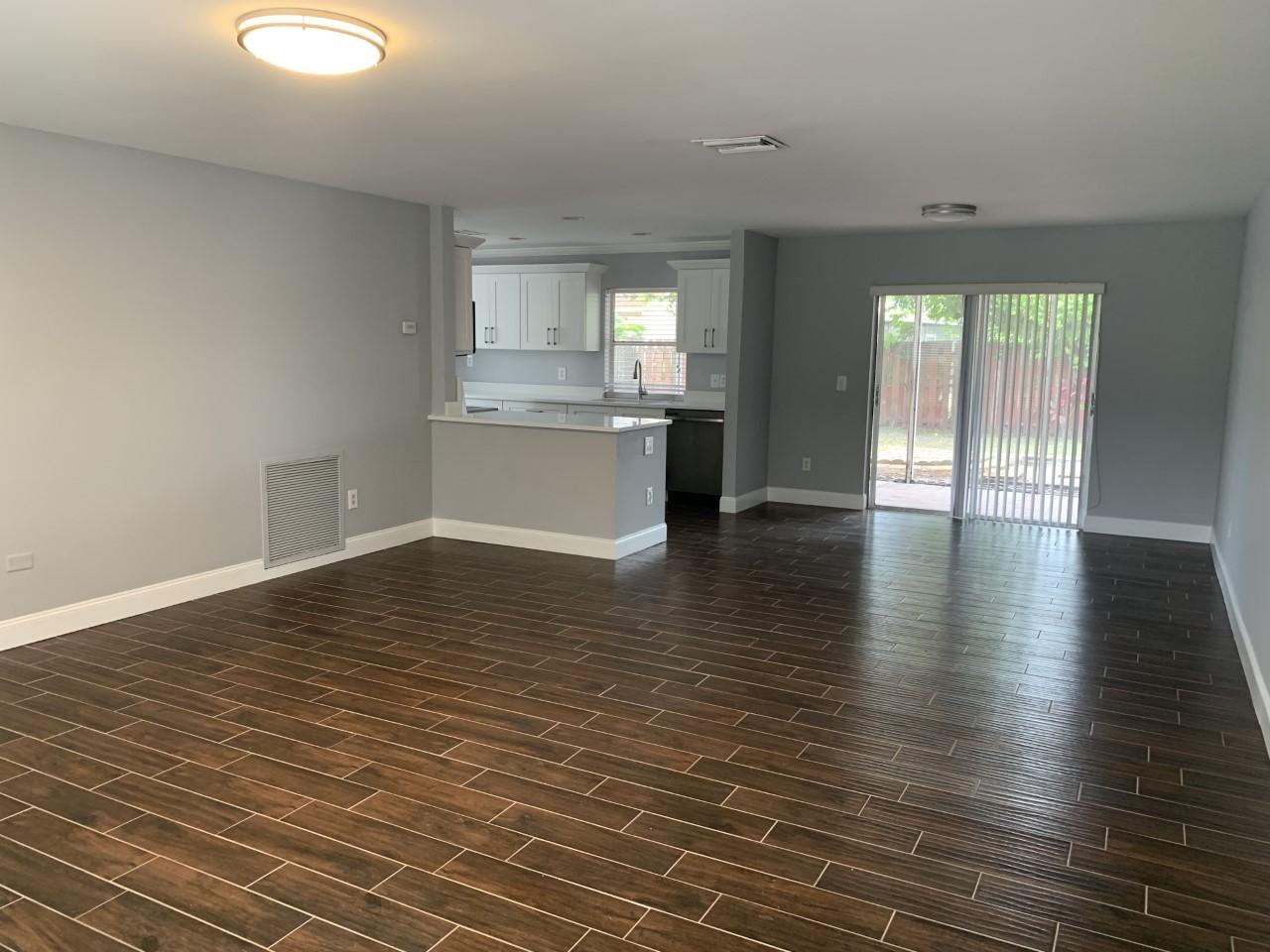 9341 Southwest 2nd Street Boca Raton, FL 33428 - Photo 5 of 5 LIVING ROOM