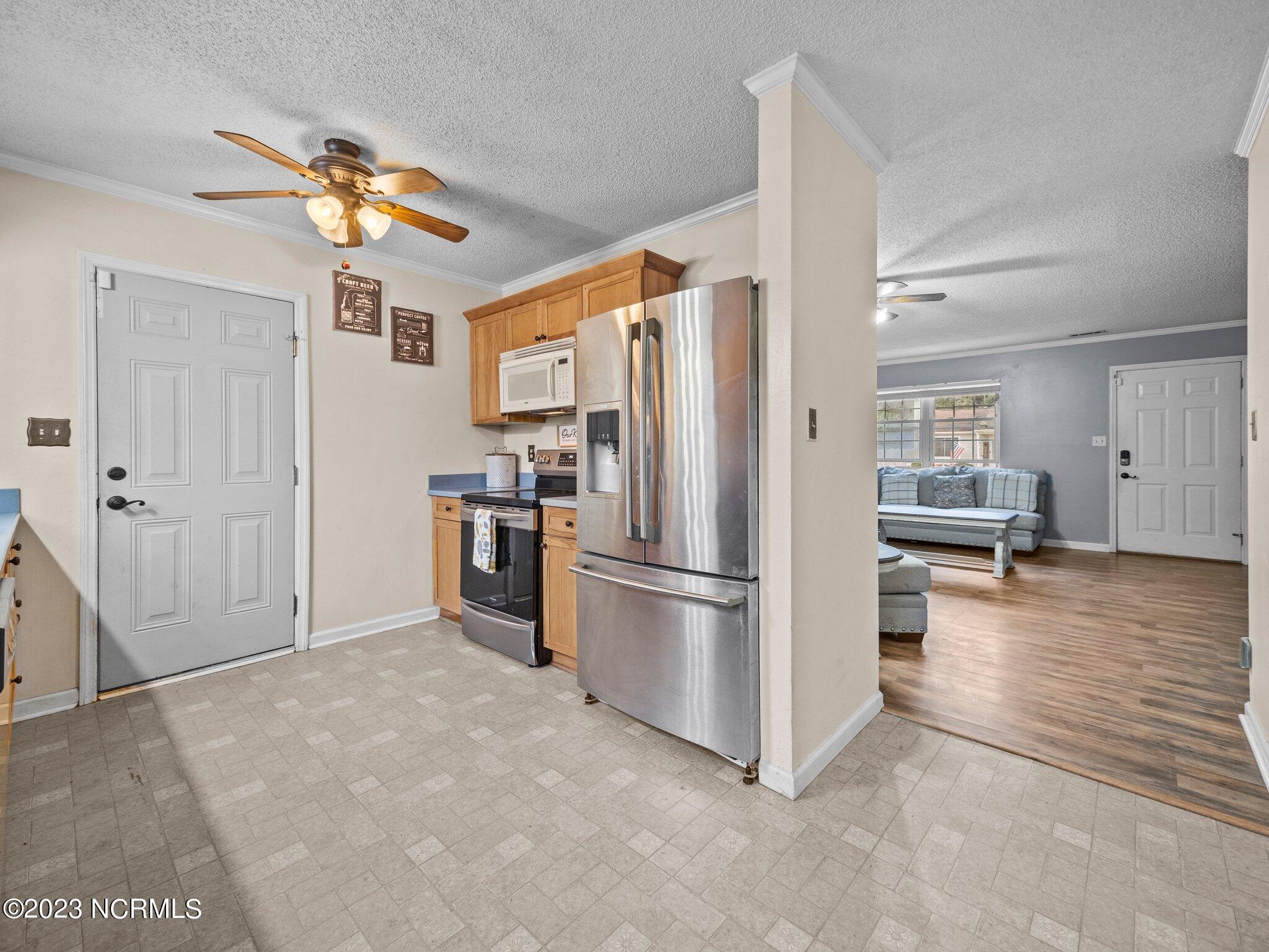 109 Falcon Crest Road Jacksonville, NC 28540 - Photo 13 of 49 Kitchen