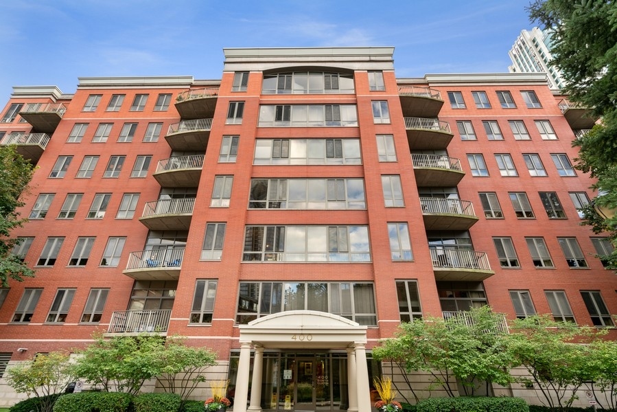 400 North Clinton Street, Unit 507 Chicago, IL 60654 - Photo 1 of 31 a front view of a building