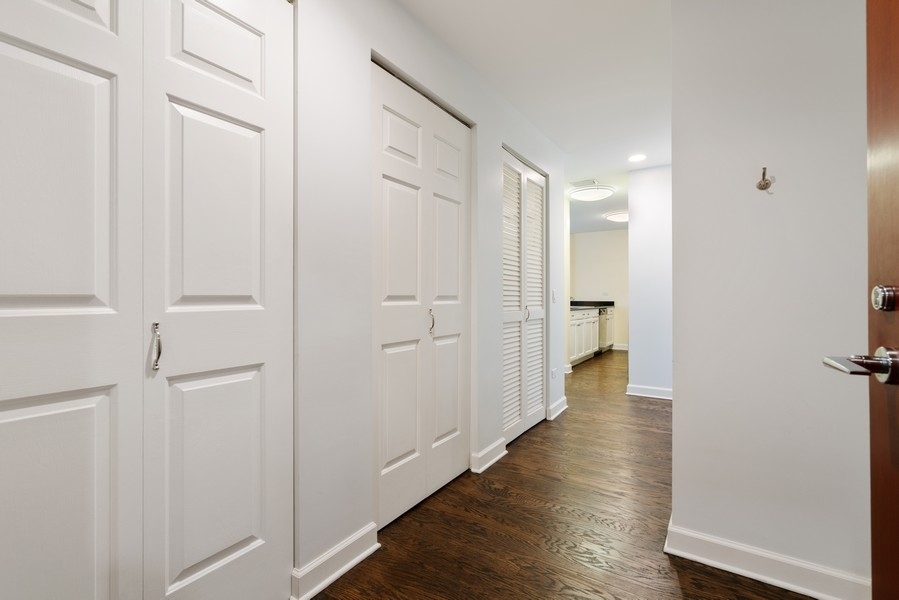 400 North Clinton Street, Unit 507 Chicago, IL 60654 - Photo 16 of 31 a view of a hallway with wooden floor