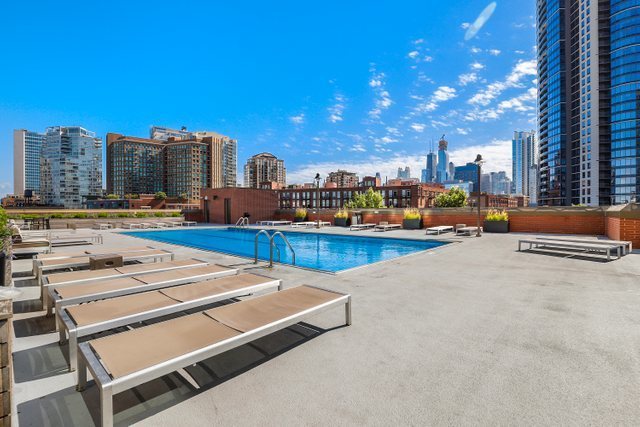 400 North Clinton Street, Unit 507 Chicago, IL 60654 - Photo 18 of 31 a view of a city