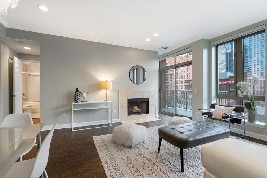 400 North Clinton Street, Unit 507 Chicago, IL 60654 - Photo 4 of 31 a living room with furniture and a fireplace