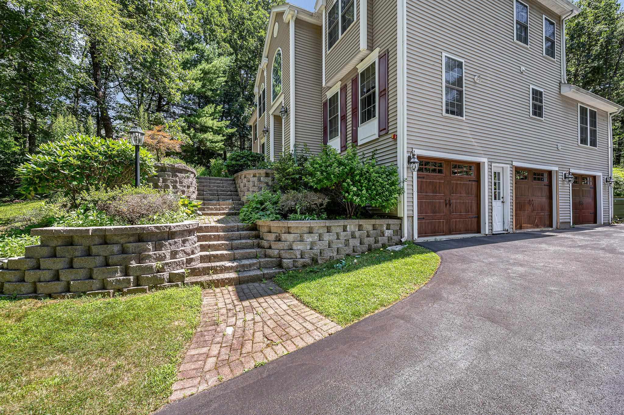 7 Oak Ridge Drive Atkinson, NH 03811 - Photo 2 of 37