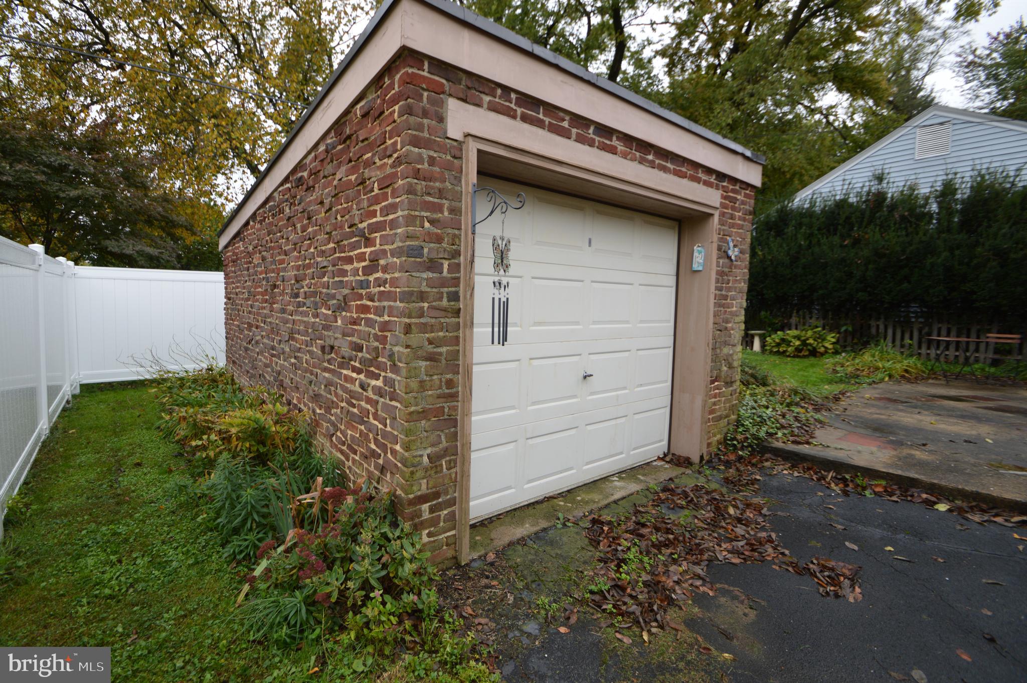 1616 Ridgeview Avenue Lancaster, PA 17603 - Photo 3 of 42 Small brick one car garage.