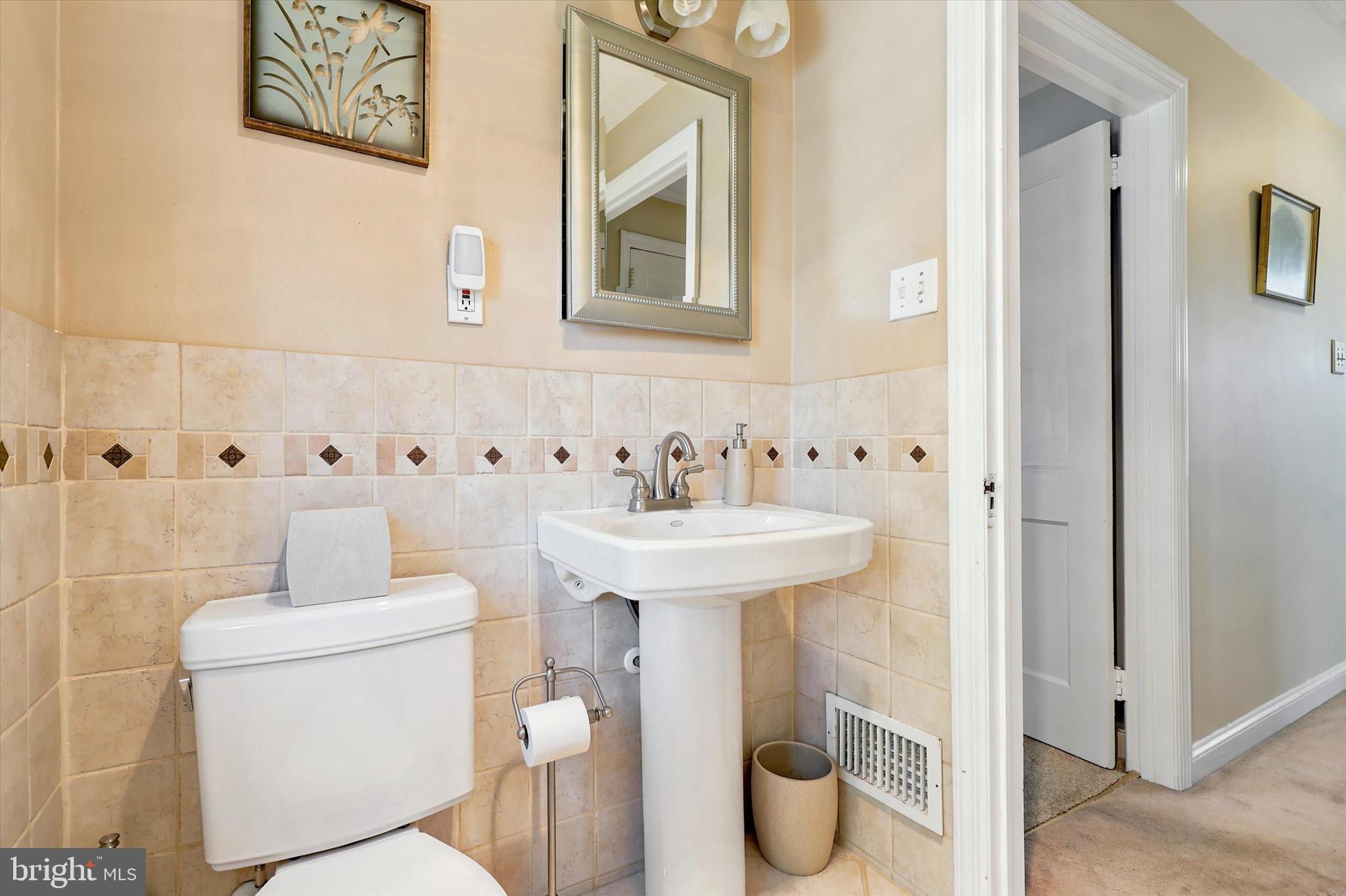 405 Brentwood Road Havertown, PA 19083 - Photo 20 of 39 2nd Floor Full Bathroom