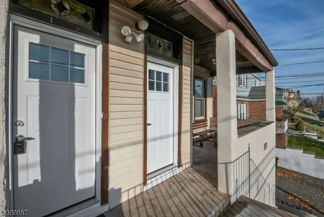a view of an entryway of the house