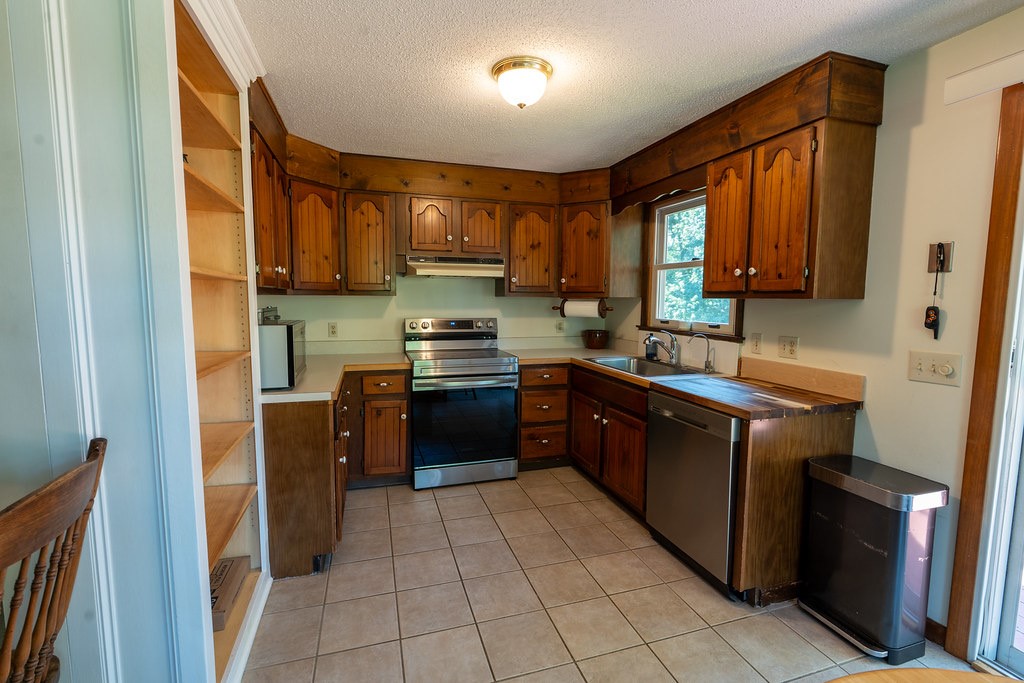 35 Old Pine Road Narragansett, RI 02882 - Photo 9 of 15