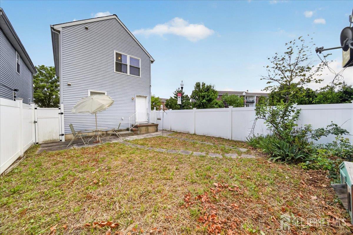 112 Commerce Street Perth Amboy, NJ 08861 - Photo 28 of 33