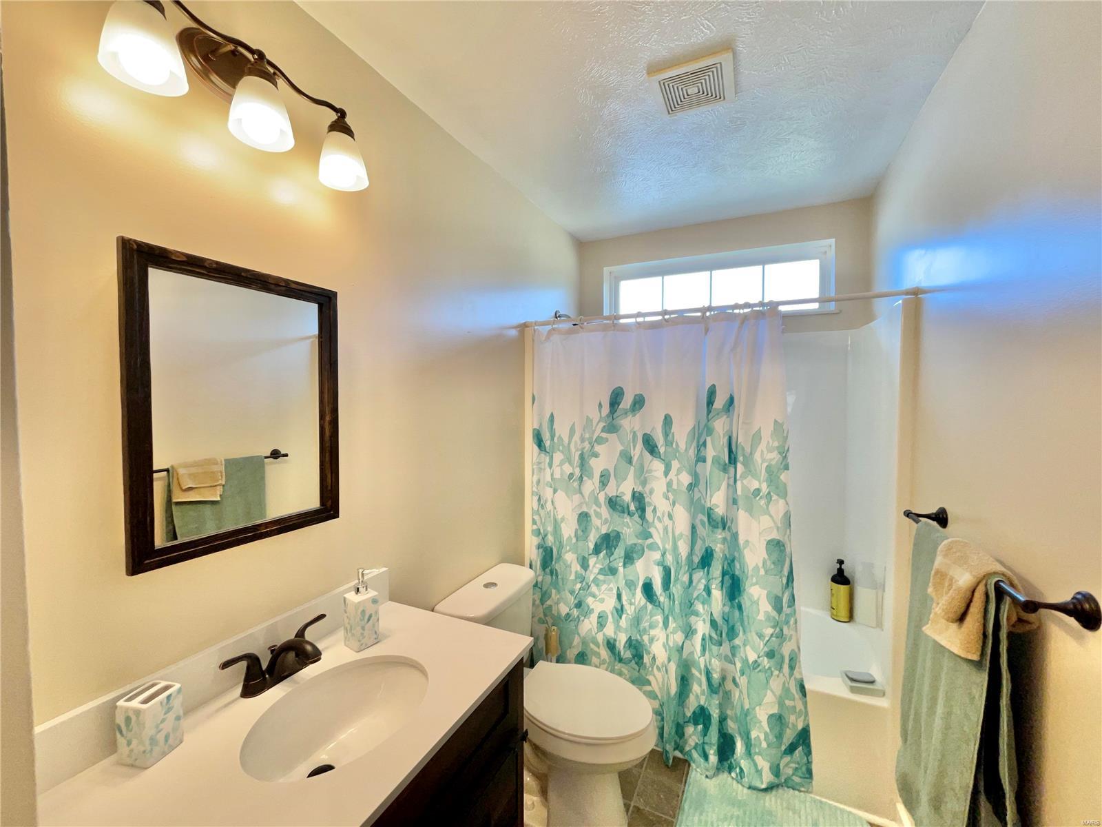16573 Conrad Road Brighton, IL 62012 - Photo 8 of 37