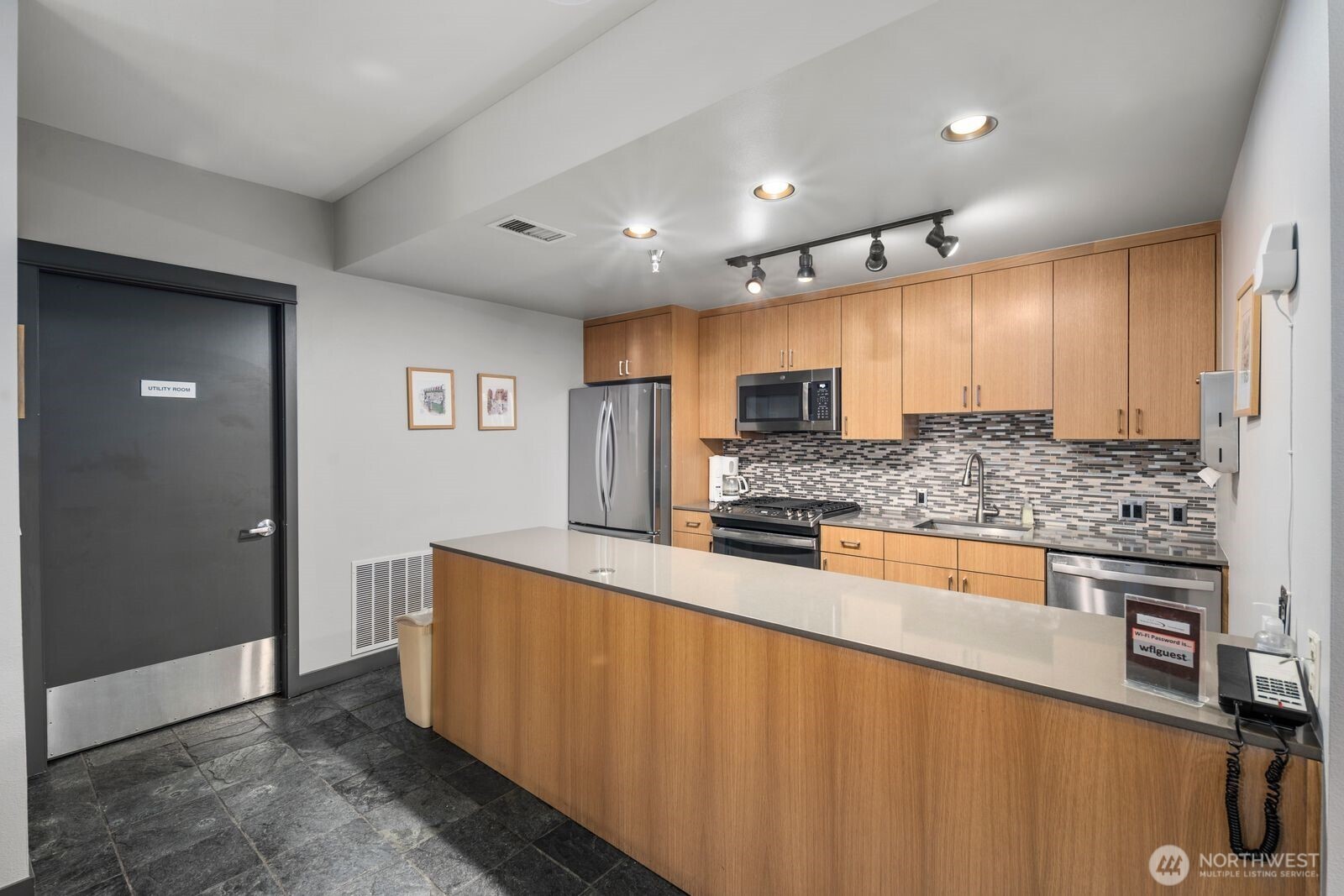 1900 Alaskan Way, Unit 316 Seattle, WA 98101 - Photo 31 of 38