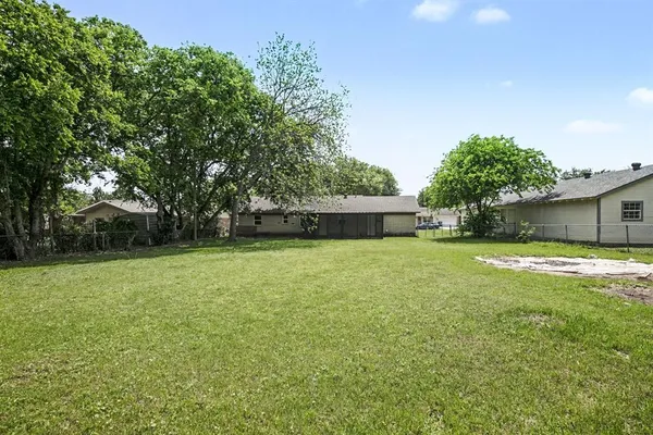 $214,900 | 821 East Bovell Street, Crowley, TX 76036