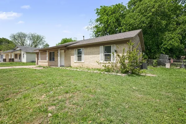 $214,900 | 821 East Bovell Street, Crowley, TX 76036