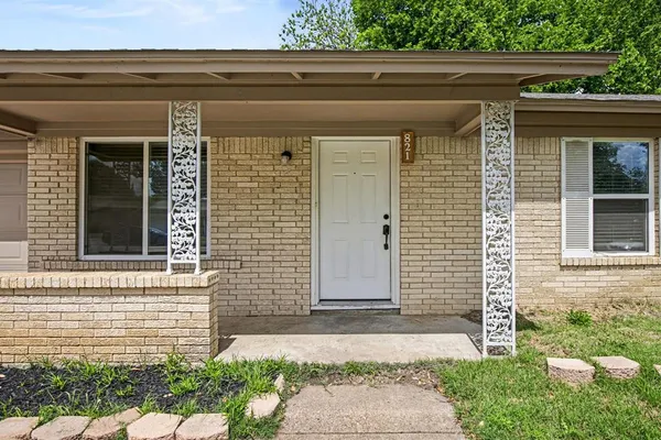 $214,900 | 821 East Bovell Street, Crowley, TX 76036
