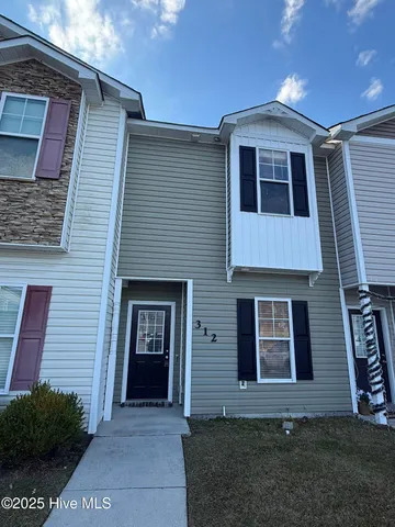 $1,325 | 312 Glenhaven Lane, Jacksonville, NC 28546