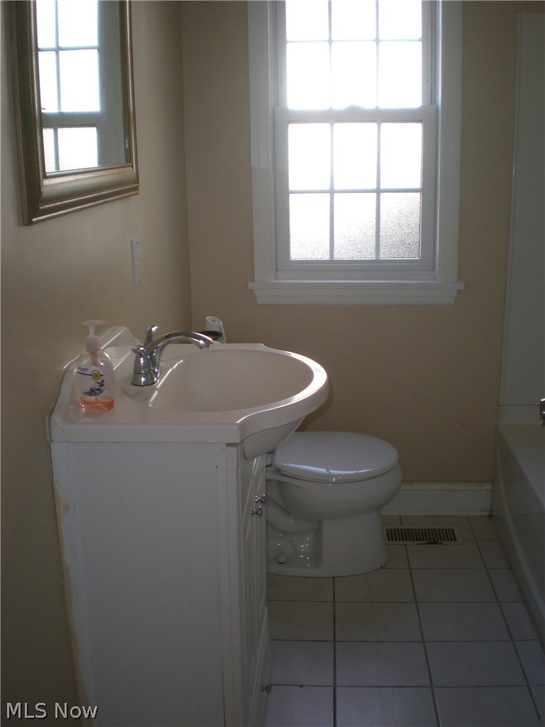 3313 Tullamore Road Cleveland, OH 44118 - Photo 5 of 17