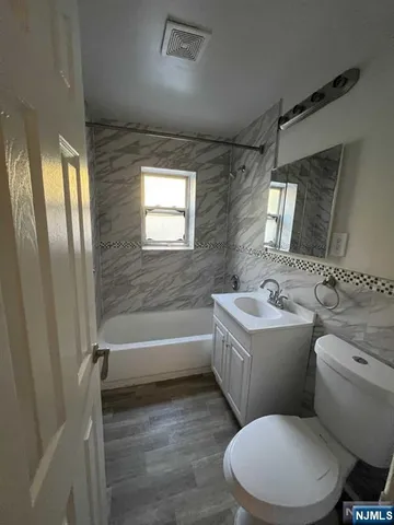 $3,000 | 280-320 Oak Street, Unit 304B, Ridgewood, NJ 07450