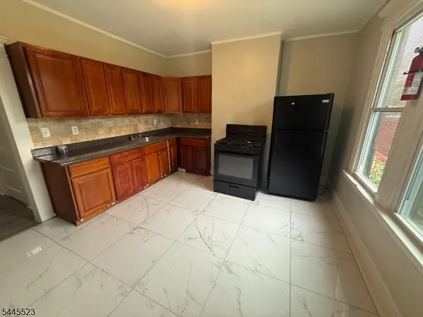 $2,295 | 51 Hawkins Street, Unit 1, Newark, NJ 07105