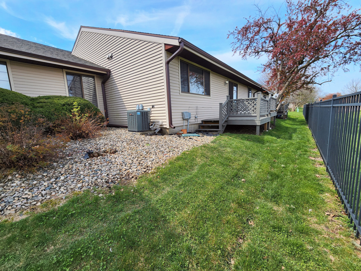2002 Eagle Ridge Court, Unit B Urbana, IL 61802 - Photo 11 of 26 Gallery Image 11