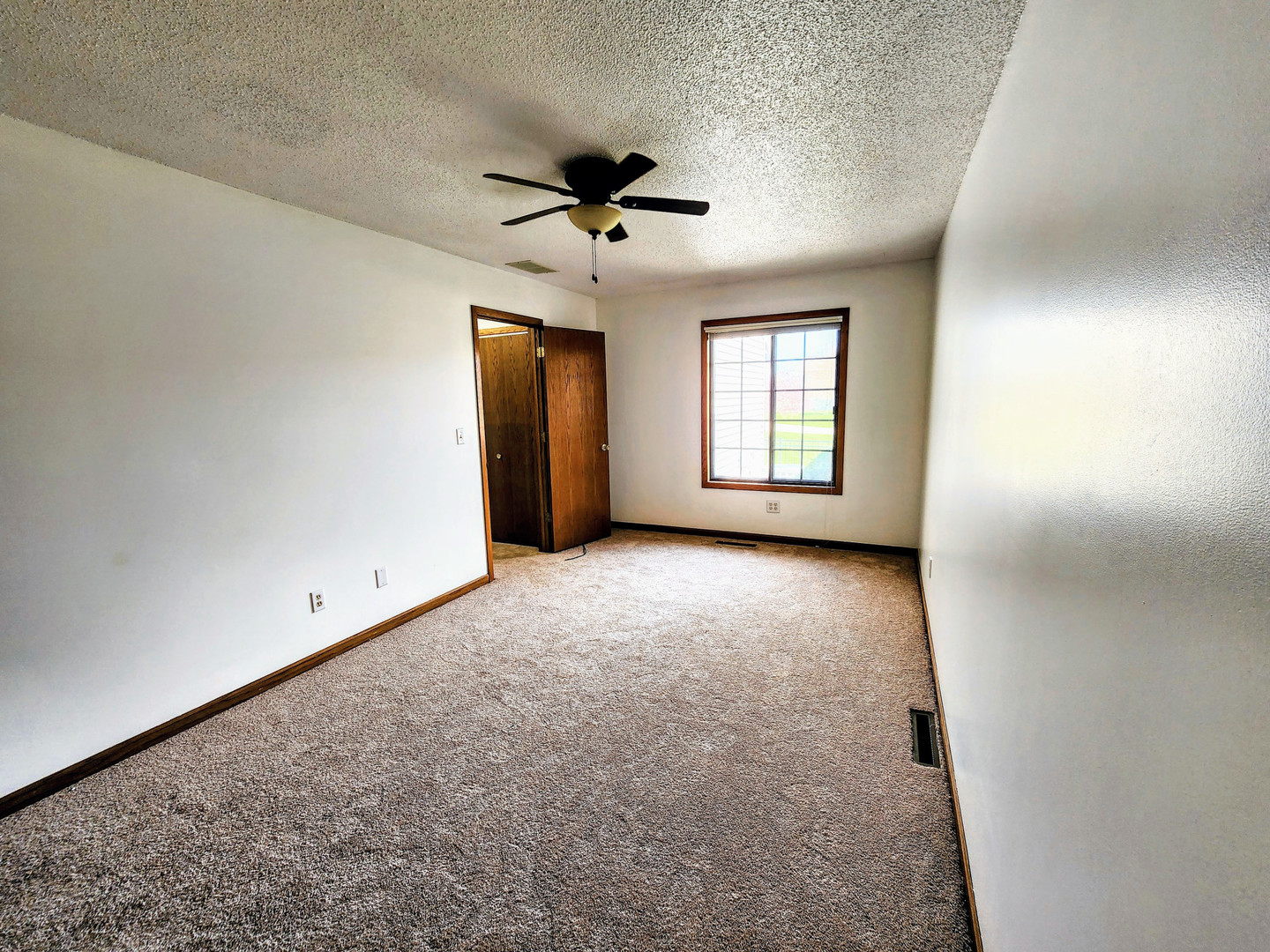 2002 Eagle Ridge Court, Unit B Urbana, IL 61802 - Photo 20 of 26 Gallery Image 20