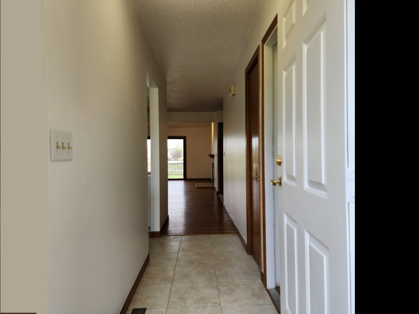 2002 Eagle Ridge Court, Unit B Urbana, IL 61802 - Photo 3 of 26 Gallery Image 3