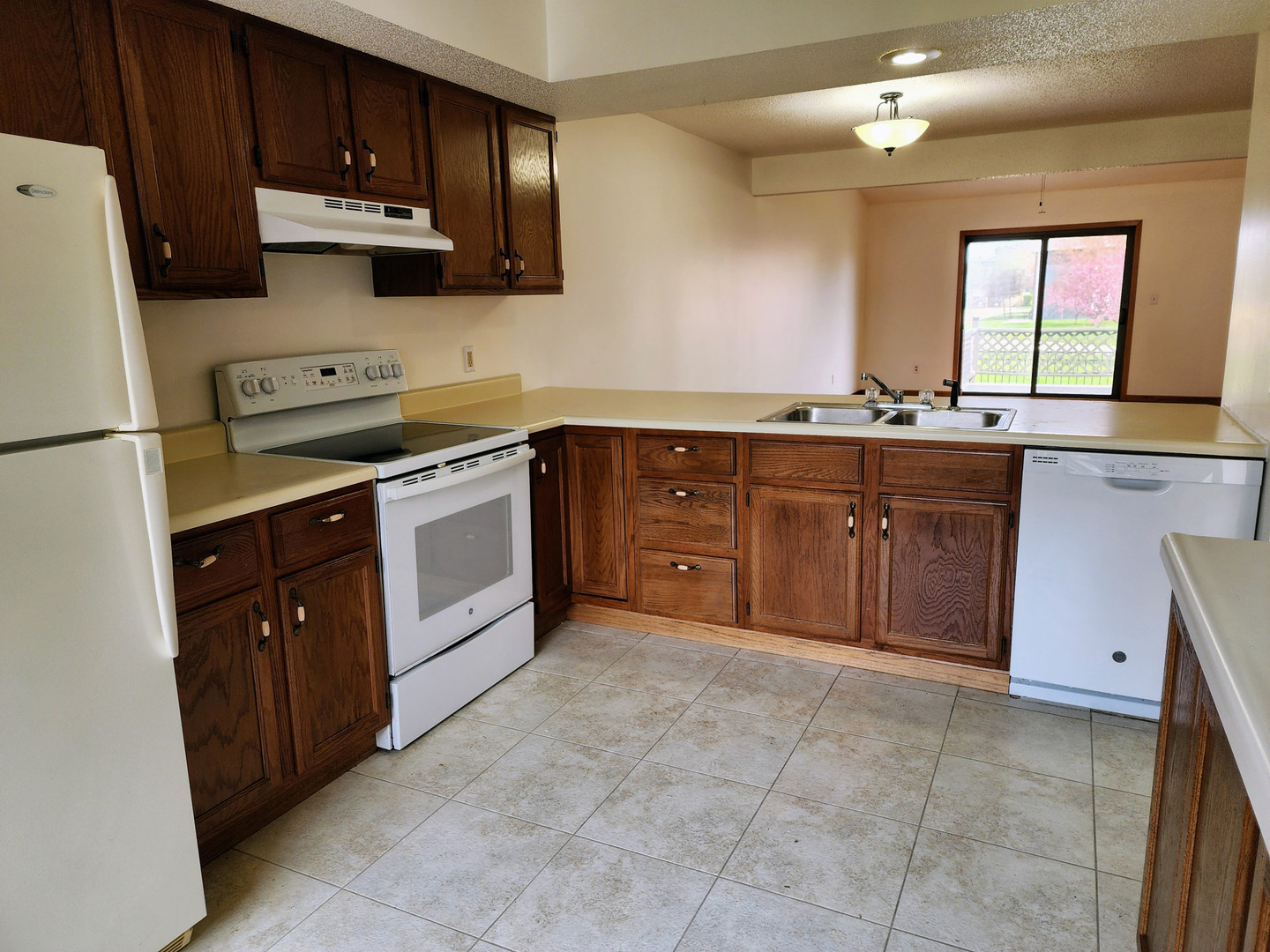 2002 Eagle Ridge Court, Unit B Urbana, IL 61802 - Photo 5 of 26 Gallery Image 5