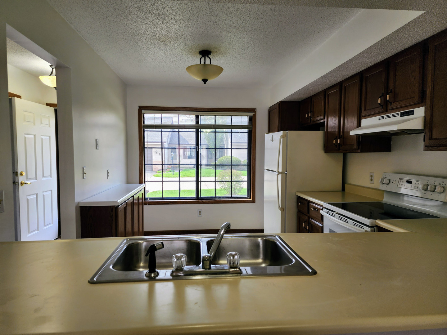 2002 Eagle Ridge Court, Unit B Urbana, IL 61802 - Photo 6 of 26 Gallery Image 6