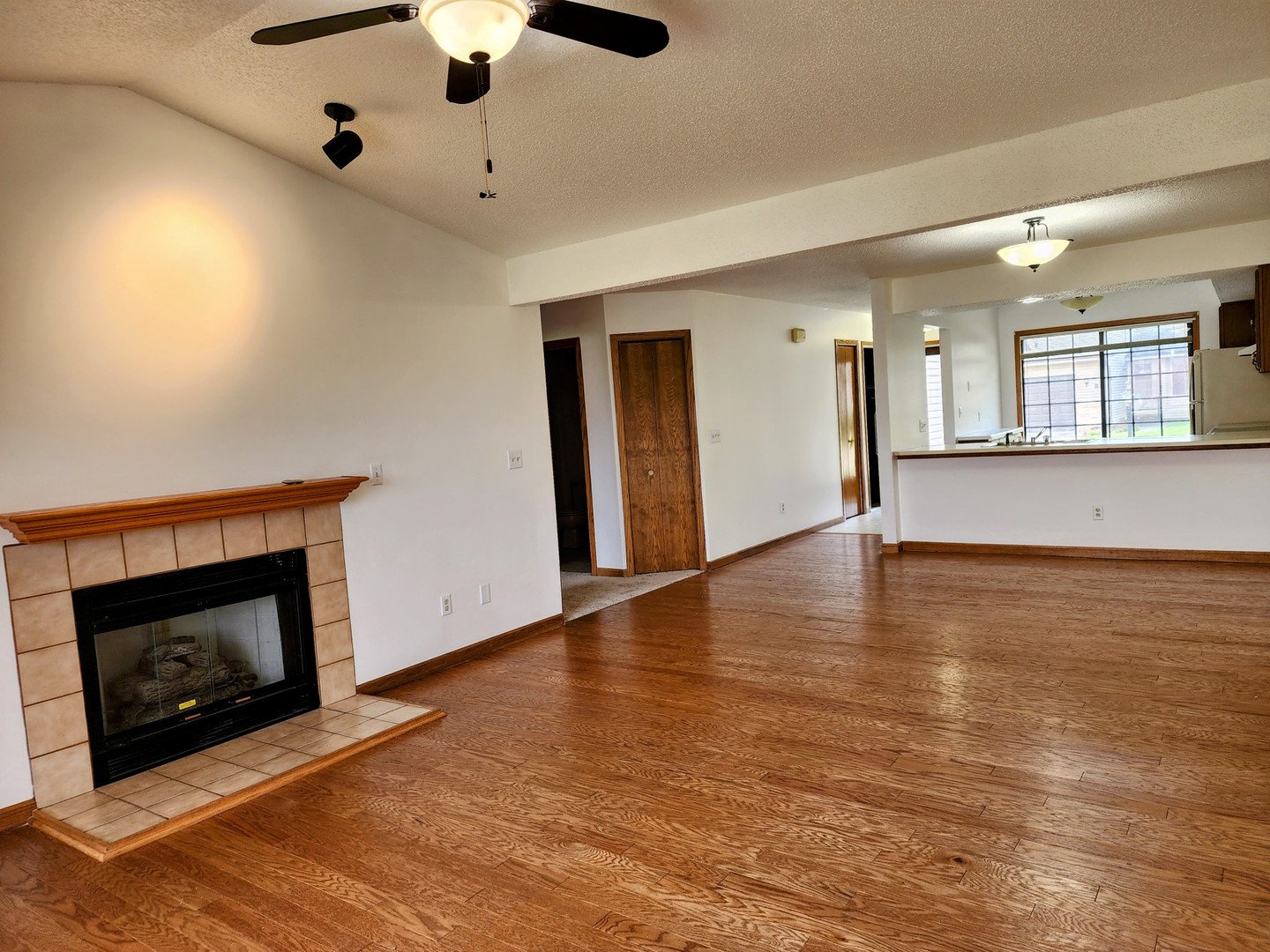 2002 Eagle Ridge Court, Unit B Urbana, IL 61802 - Photo 8 of 26 Gallery Image 8