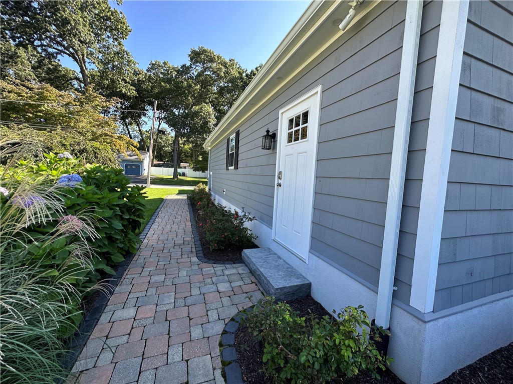 21 Kennedy Drive Warwick, RI 02889 - Photo 4 of 49