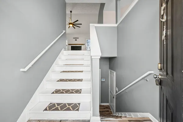 a view of entryway and hall