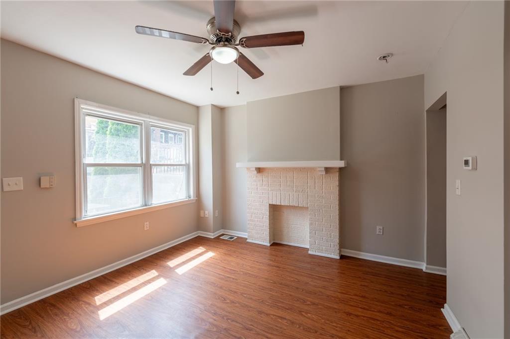 130 Chesterfield Road Pittsburgh, PA 15213 - Photo 6 of 36 Living Room