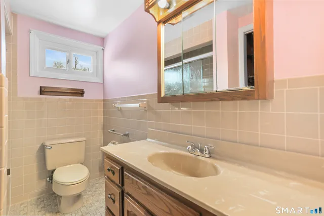 $689,900 | 250 Szost Drive, Fairfield, CT 06824