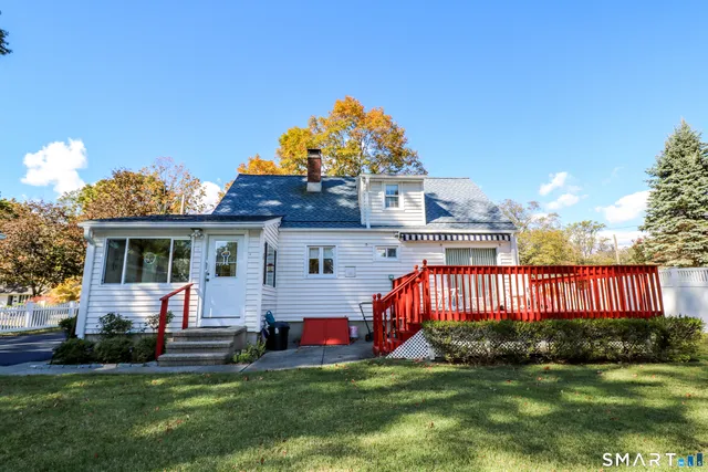 $689,900 | 250 Szost Drive, Fairfield, CT 06824