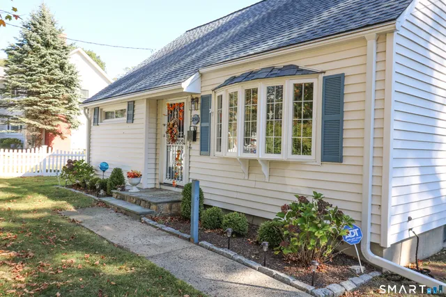 $689,900 | 250 Szost Drive, Fairfield, CT 06824