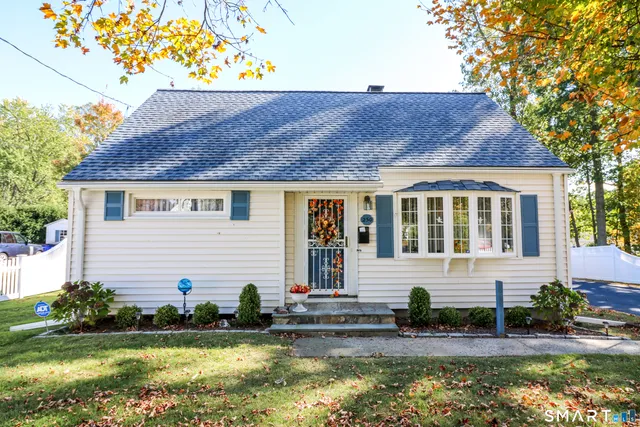 $689,900 | 250 Szost Drive, Fairfield, CT 06824