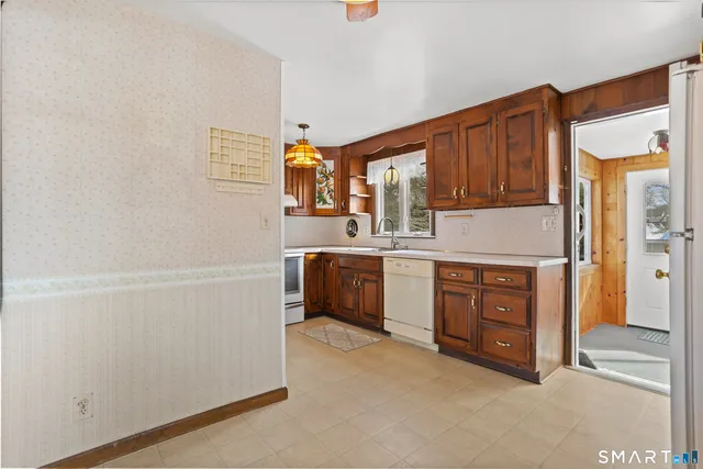 $689,900 | 250 Szost Drive, Fairfield, CT 06824